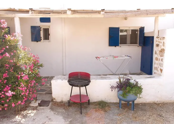 Margaret House * Isterni (Paros)